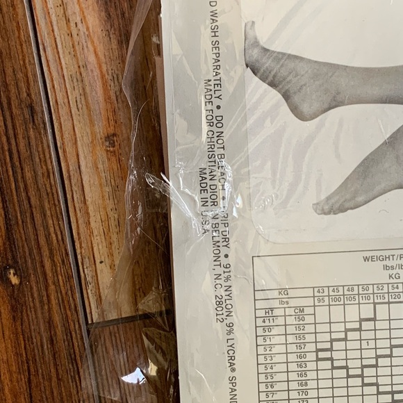 vintage package of Christian Dior L'Allure Silken Sheers pantyhose Shrimp color - Picture 6 of 8